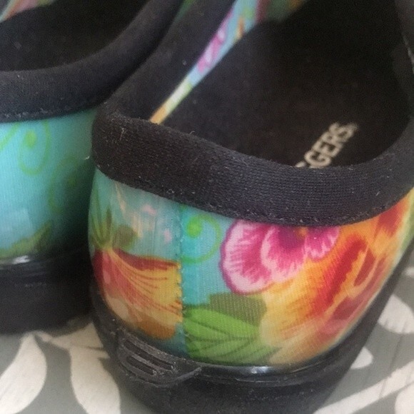 Sloggers Floral Gardening Clogs sz 6 - Picture 12 of 12